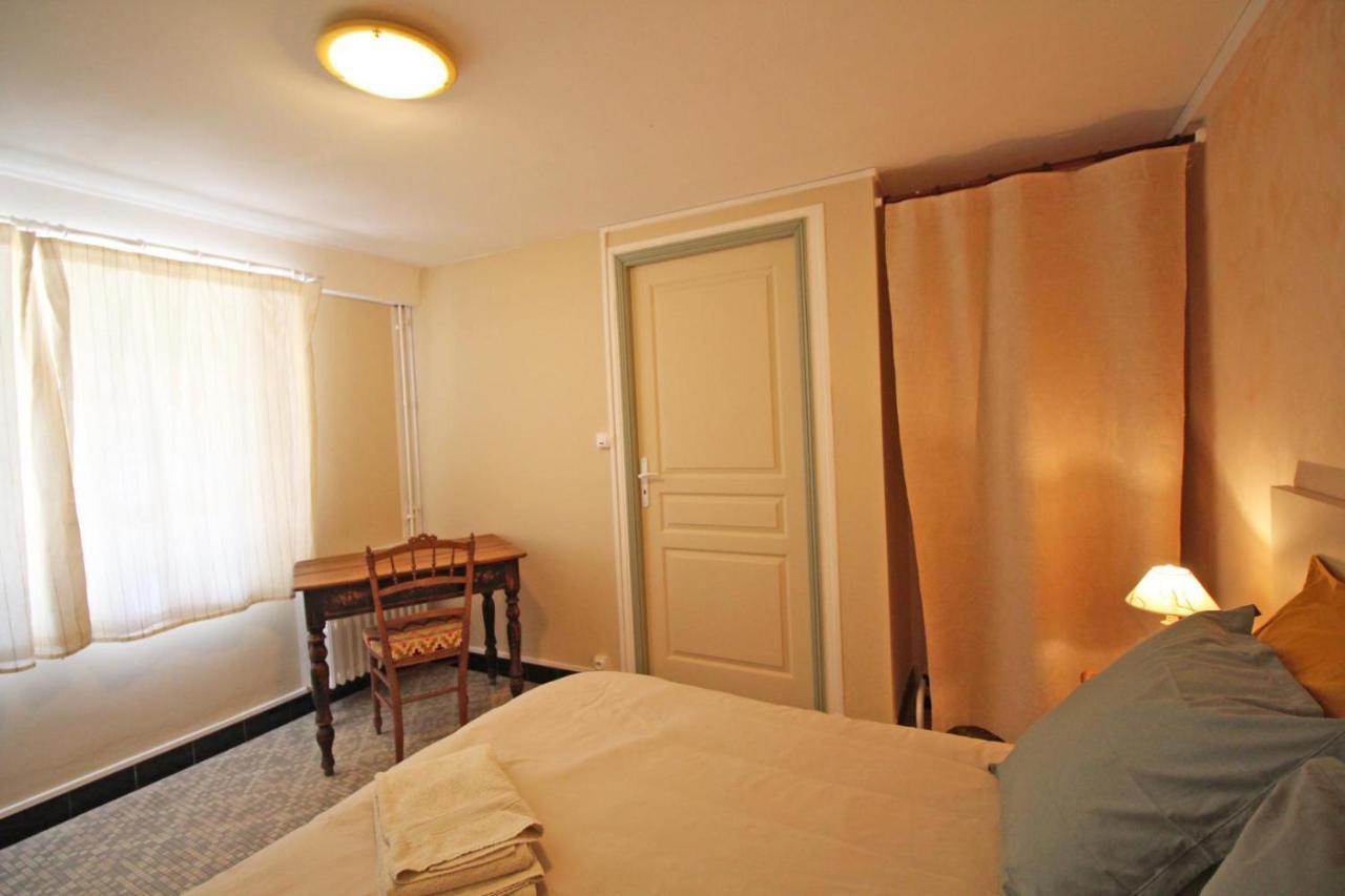 Bed and Breakfast Les Vieux Fourneaux Nantiat Exterior foto