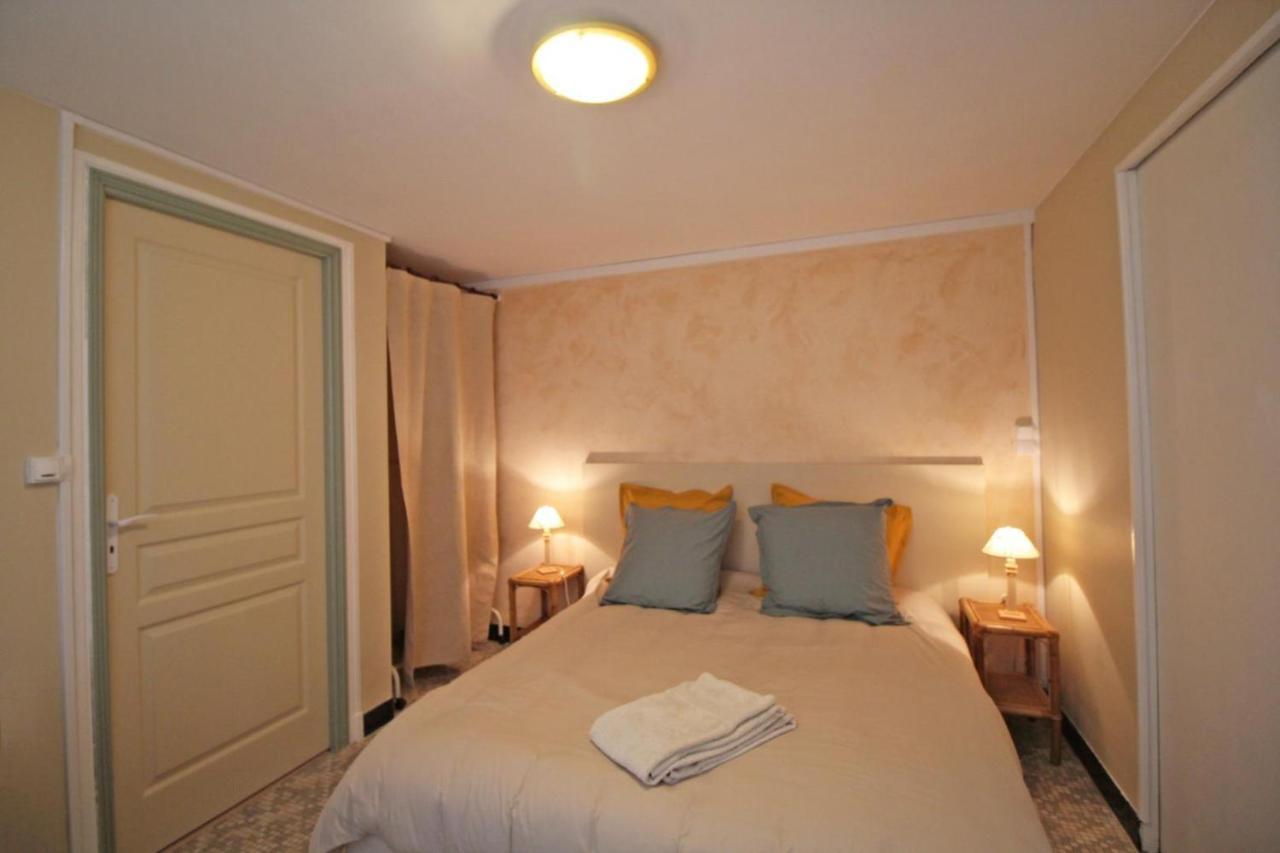 Bed and Breakfast Les Vieux Fourneaux Nantiat Exterior foto