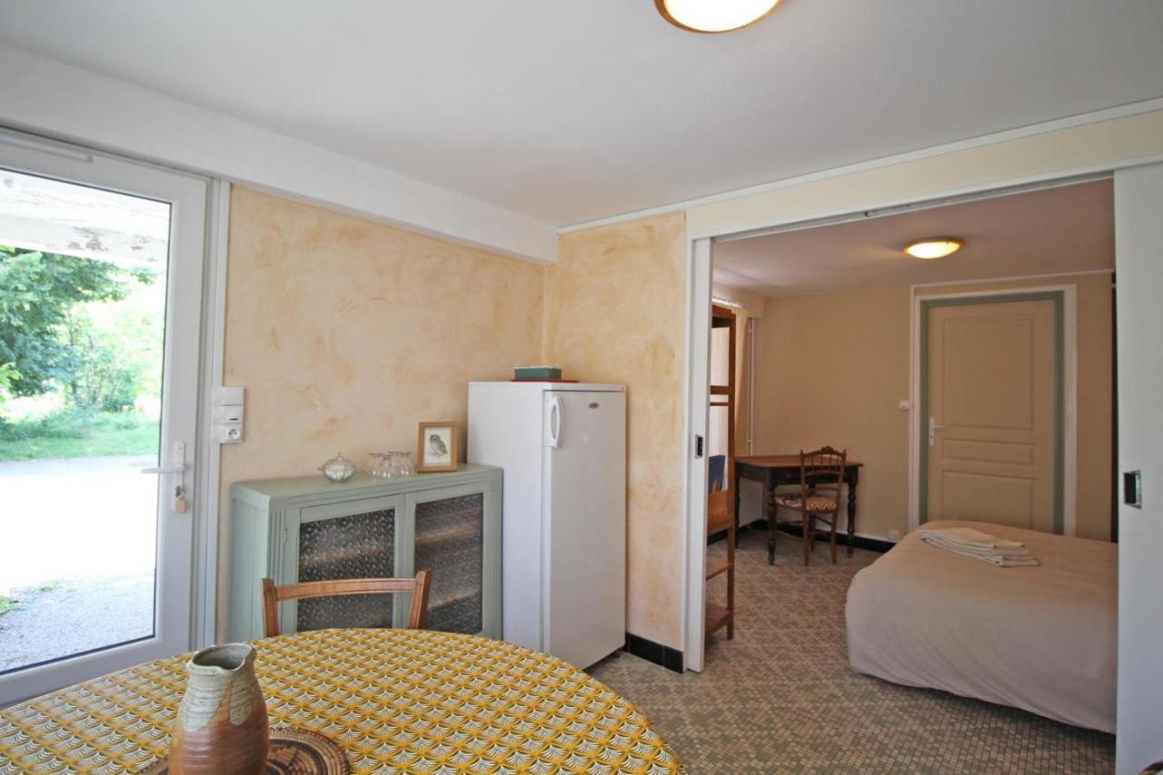 Bed and Breakfast Les Vieux Fourneaux Nantiat Exterior foto