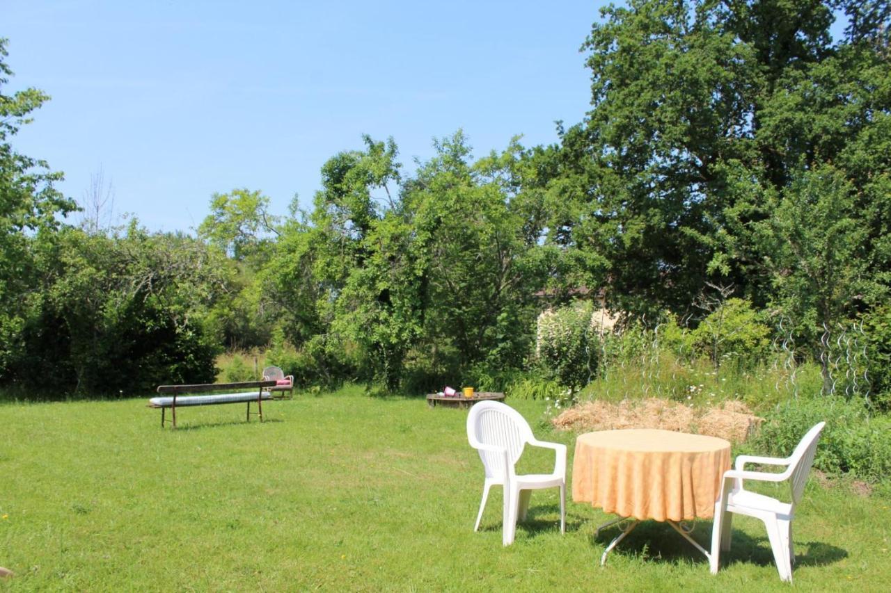 Bed and Breakfast Les Vieux Fourneaux Nantiat Exterior foto